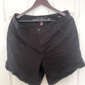 Black Gloria Vanderbilt casual shorts